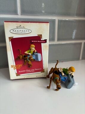Hallmark Scooby-Doo & Shaggy Ornament - windup movement